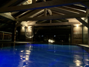 Piscine couverte nuit